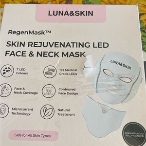 RegenMask™ LED Face & Neck Mask – White
